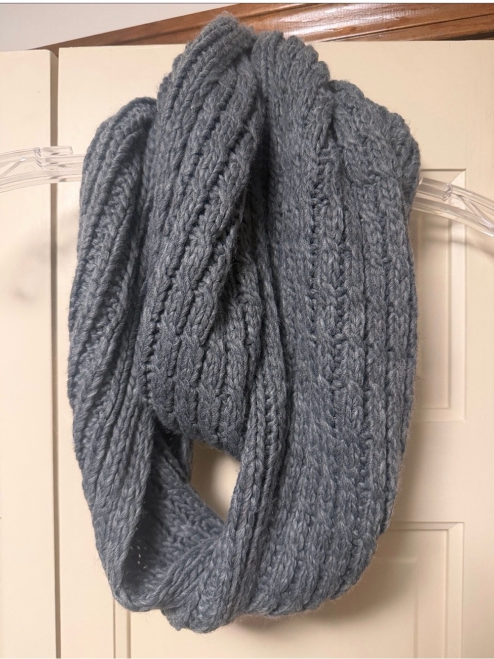Aeropostale Cable Knit Infinity Scarf in Heather Gray